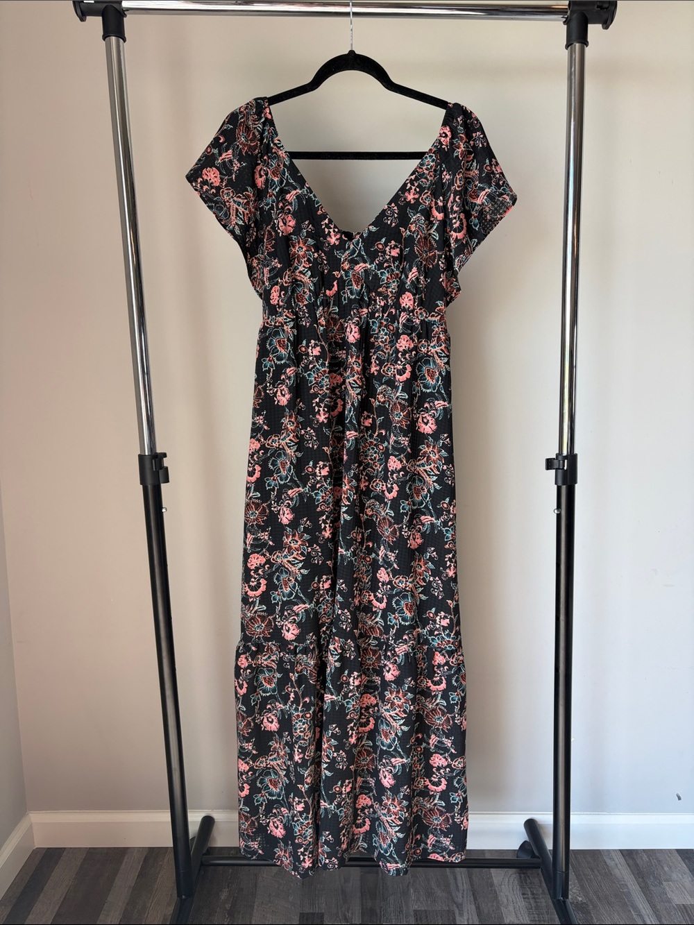 🆕 NWT Universal Thread Floral V-Neck Black Maxi Dress with Pink Accents
